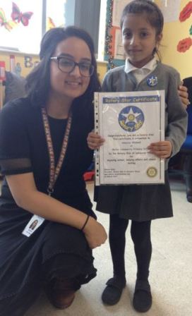 Amaana Ahamed with her certificate