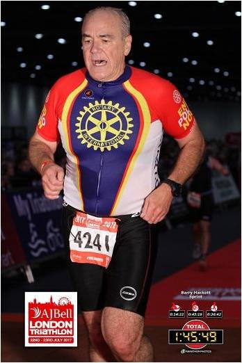 Barry Hackett running for End Polio Now in the London 2017 triathlon